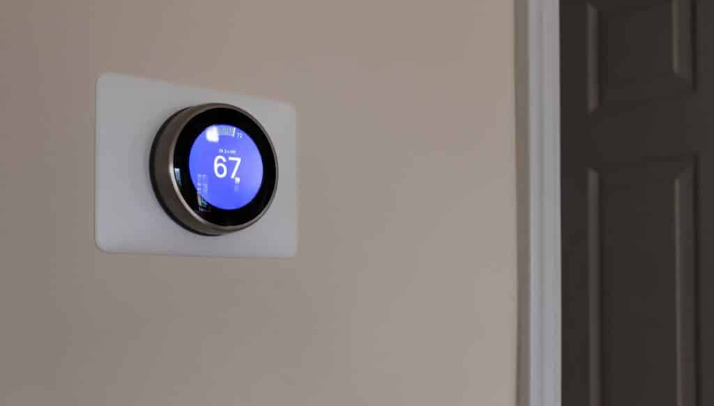 Smart Thermostat for controlling home temperature